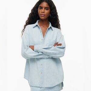 The 80s comfy denim shirt in Baby baby bleu